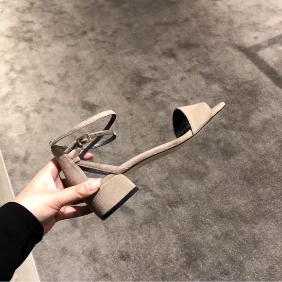 Stuart Weitzman EUC Grey Suede PeeWee Sandal - Picture 3 of 10